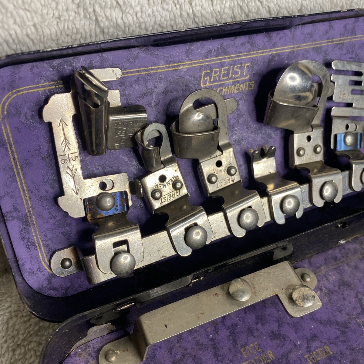 vintage an・an no.13 Vintage White Rotary Low Shank Sewing Machine attachments 13