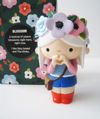 Momiji Puppe - Blossom 2016 Limited Edition (handnummeriert). Dosenversand.