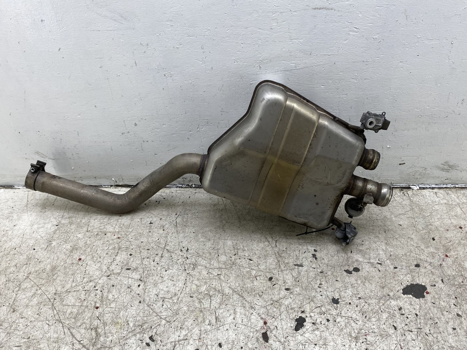 2014-2018 BENTLEY FLYING SPUR AWD 4.0L V8 REAR RIGHT SIDE EXHAUST MUFFLER PIPE