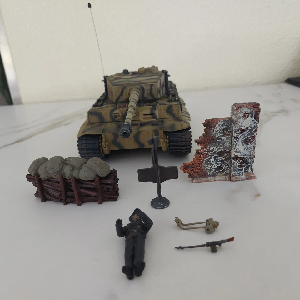 Forces of Valor 1:32 German Tiger I Eastern Front 1944 + Zubehör - Bild 2 von 4