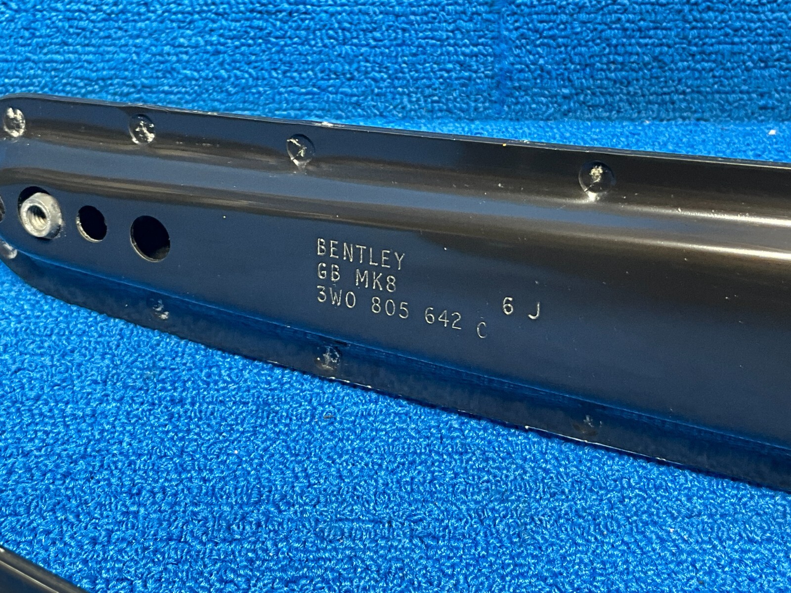 2006 - 2012 BENTLEY GT GTC FRONT HOOD GRILL LEFT & RIGHT BRACKET SUPPORT SET OEM