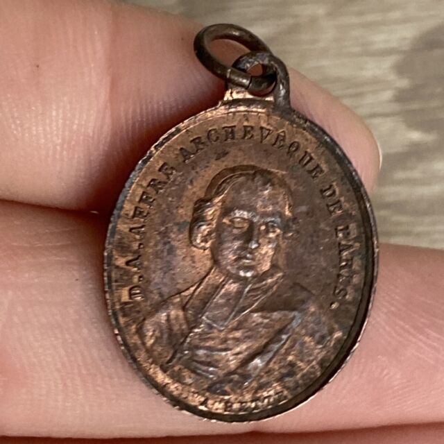 Rare Ancien Pendentif En Médaille Religieuse Art Nouveau A Identifié