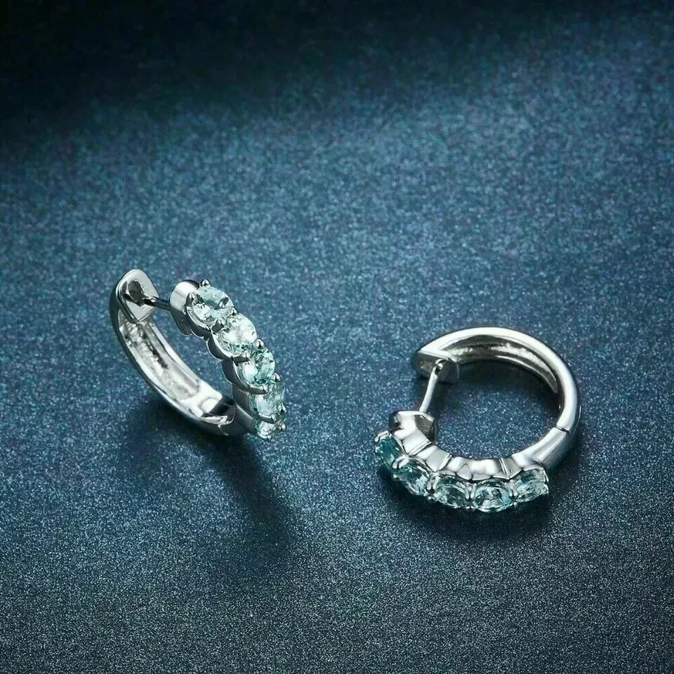 2 克拉圆形切割实验室制作海蓝宝石 Huggie &Hoop 耳环 14K 镀白金 — 第 2/4 张图片