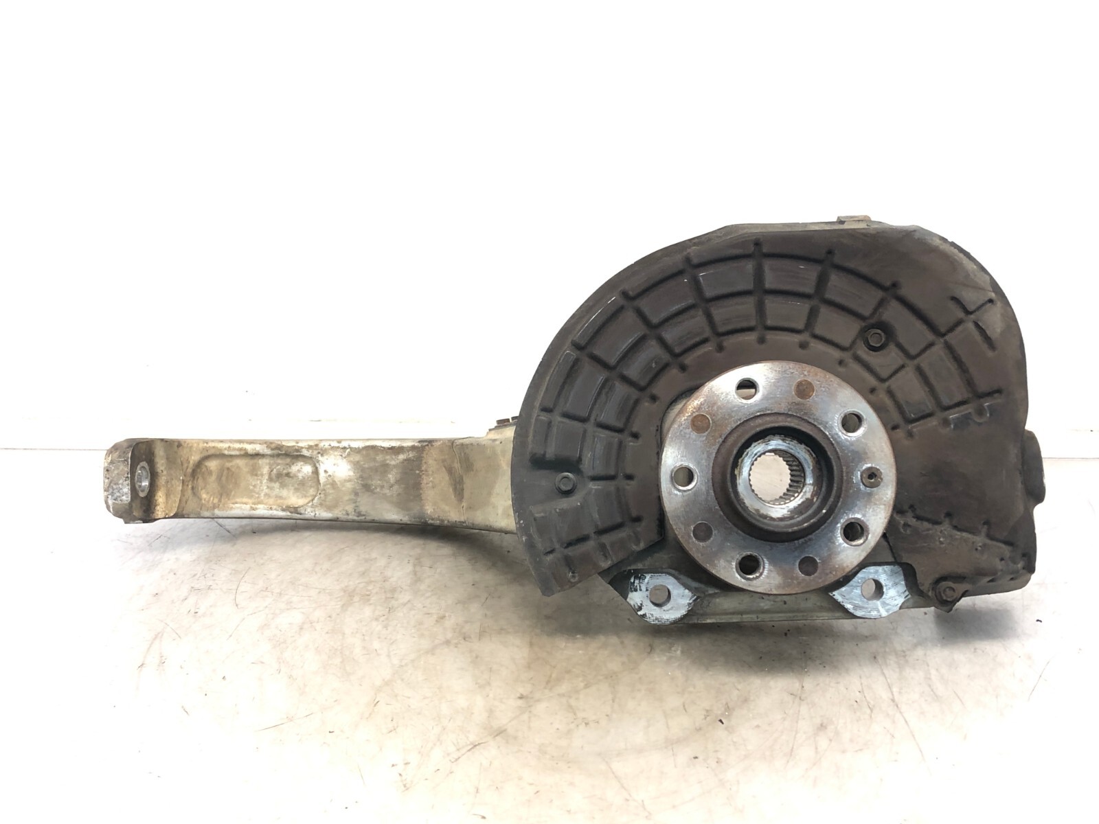 2017-2020 MASERATI LEVANTE AWD LEFT DRIVER FRONT SPINDLE KNUCKLE HUB OEM