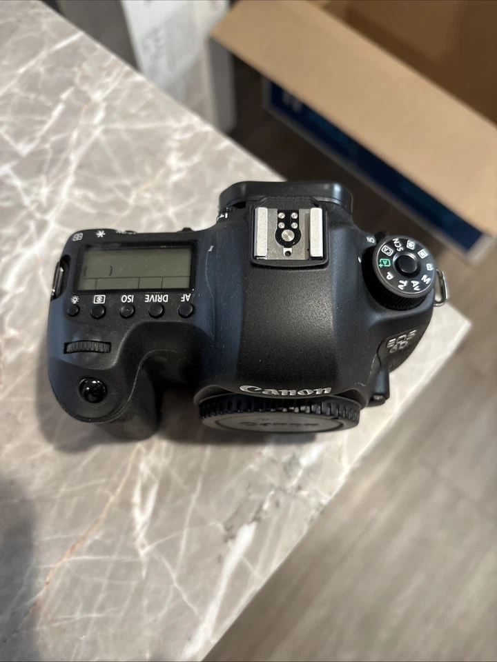 Цифровая зеркальная камера Canon EOS 6D 20,2 Мп - черная (только корпус), ДЕФЕКТНАЯ НА ЗАПЧАСТИ - Изображение 2 из 4