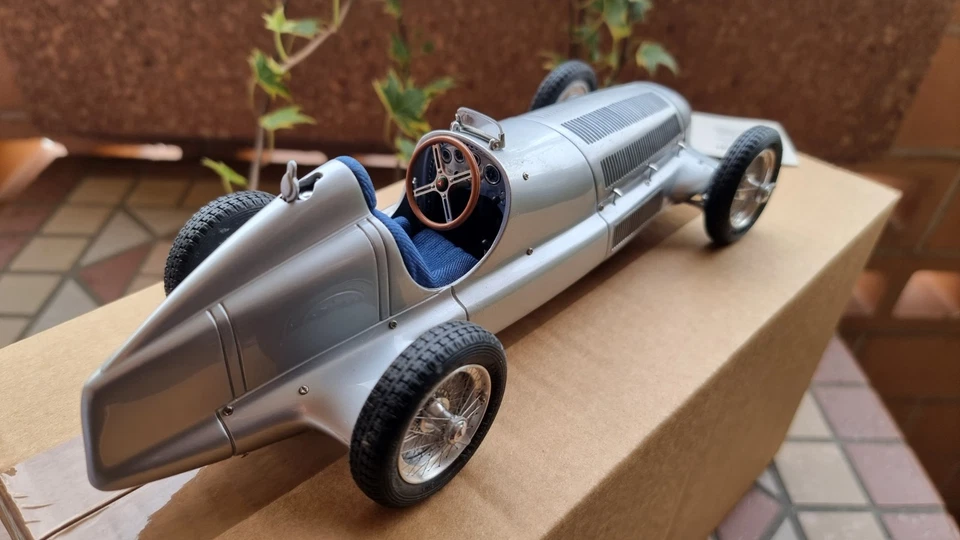 CMC 1/18 Scala Diecast M-033 - Immagine 3 di 4