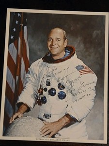 RON EVANS APOLLO 17 NASA ASTRONAUT SIGNED 1984 NASA 8X10 LITHO PHOTO (d.1990)