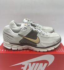 Nike Zoom Vomero 5 JD Trainers UK10.5 EU45.5 Light Bone Ironstone hm9657-001