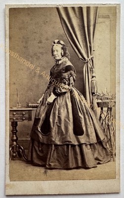 orig. CDV Foto Fotografie Frau Dame Bild alt Mode um 1860 Eton Hills Saunders