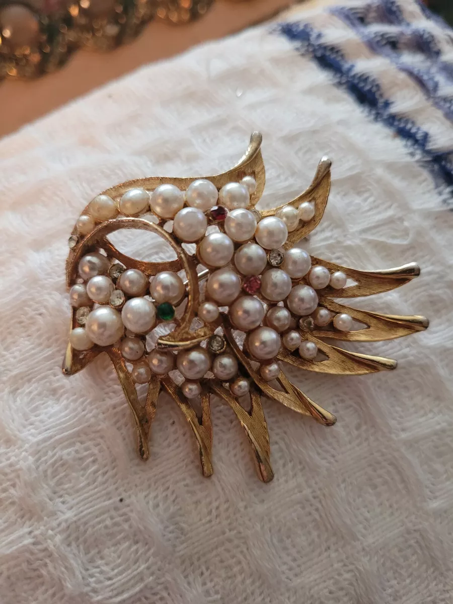 Vintage pearl deals brooch pins