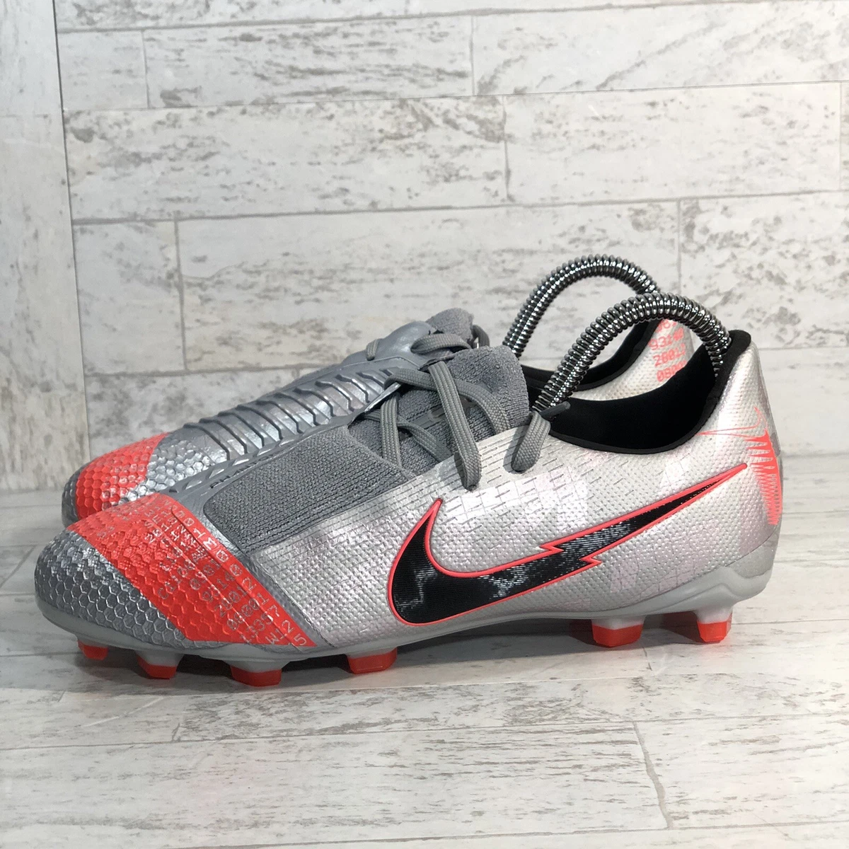 Crampons de football Nike Phantom Venom Elite FG ACC argent taille 4 5Y jeunesse