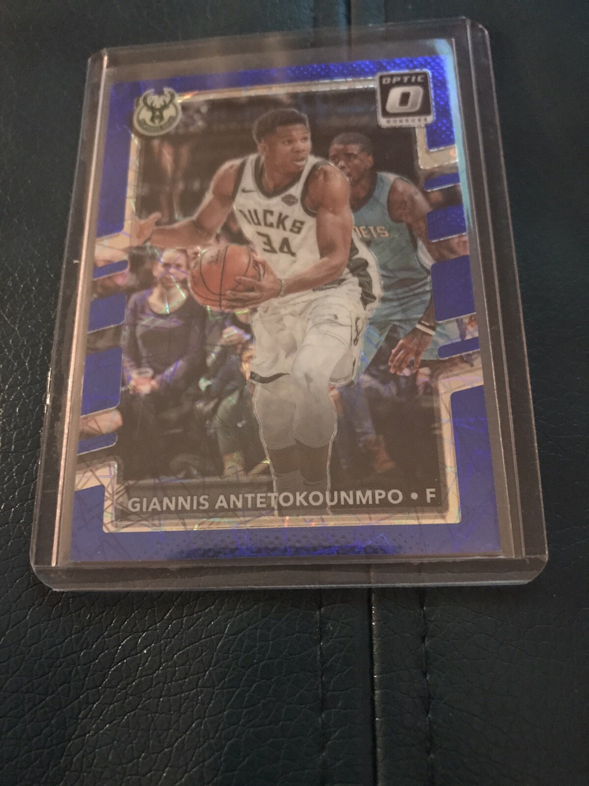 2017-18 Panini Donruss Optic Blue Velocity Prizm Giannis Antetokounmpo