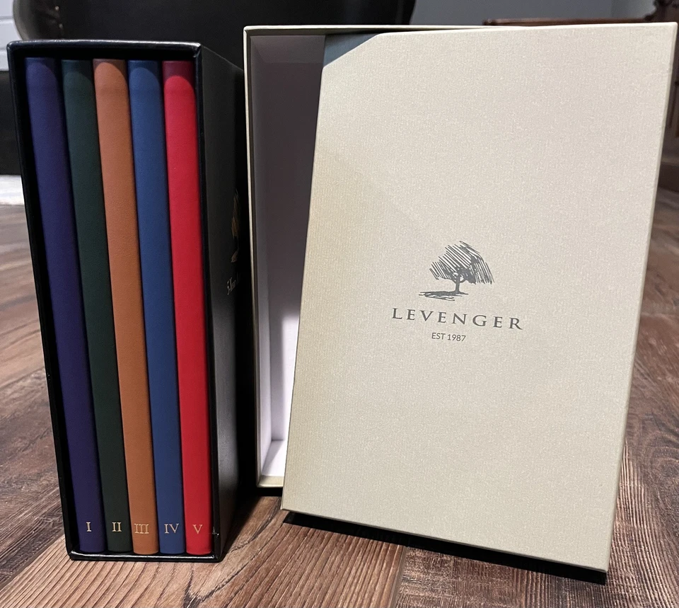 Levenger - Juego de antología (diario) de cuero de 5 años Foto 2 de 4