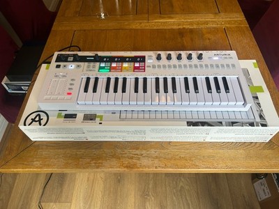 Arturia Keystep Pro 37 Weiß Midi Keyboard Controller USB 4 Kanal Sequenzer