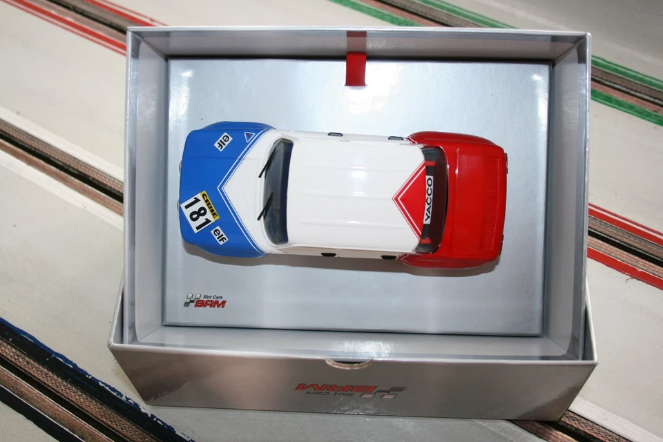 Renault R8 Gordini Yacco  Nr. 181  mit Alu-Chassis BRM 129  1:24