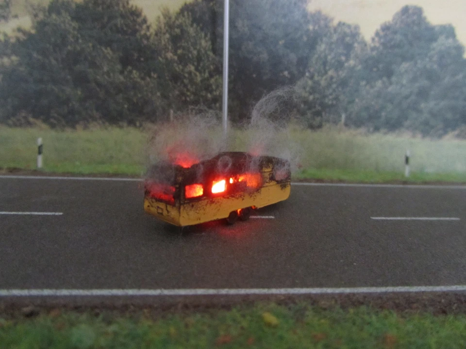 Spur N Wohnwagen Vollbrand Gelb LED 12-16V Feuerwehr Polizei Camping 1:160 #2 - Bild 4 von 4