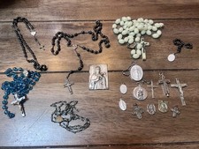 Lote Rosario Vintage. Algunos de plata de ley. 18 piezas Catacumba vintage. Francia e Italia