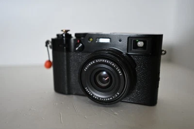 Fujifilm X100V Schwarz Händler TOP - Bild 1 von 4