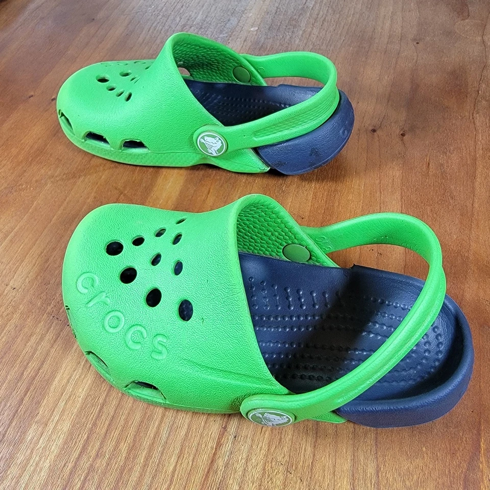 Zueco Crocs Clásico Niños Pequeños Talla C8 Verde Azul Correa Cómodos Zapatos Sin Cordones Foto 3 de 4