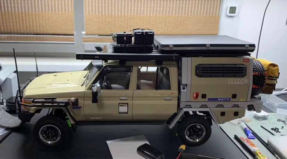 Toyota Land Cruiser LC79 RC Crawler – 1/10 Scale, Custom Build, LED Roof Bar - Image 2 of 4