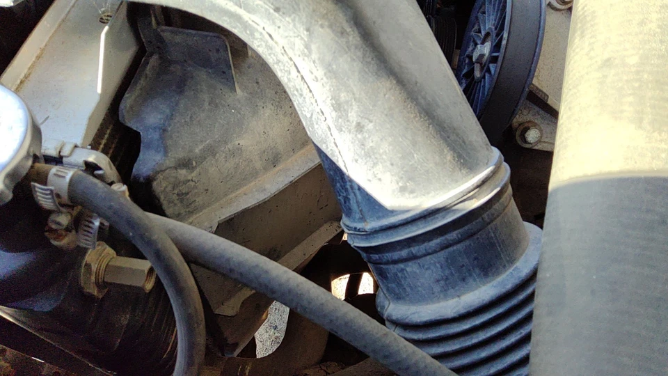 Оригинальный пластиковый корпус вентилятора охлаждения радиатора 1989 Ford F150 5,0 л - Изображение 3 из 3