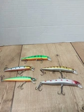 Lot Of 5 Shallow Run Minnow Crankbaits. 4in. Various Colors Unbranded