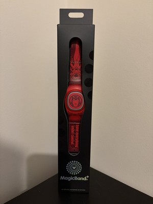 Brandneu Disney MagicBand + Marvel Scarlet Witch Red Avengers ungeöffnete Box