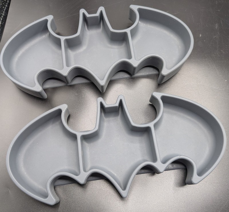 2 Bumkins Batman Silicone Grip Dish PlateS With Suction Bottom Pre-Owned 