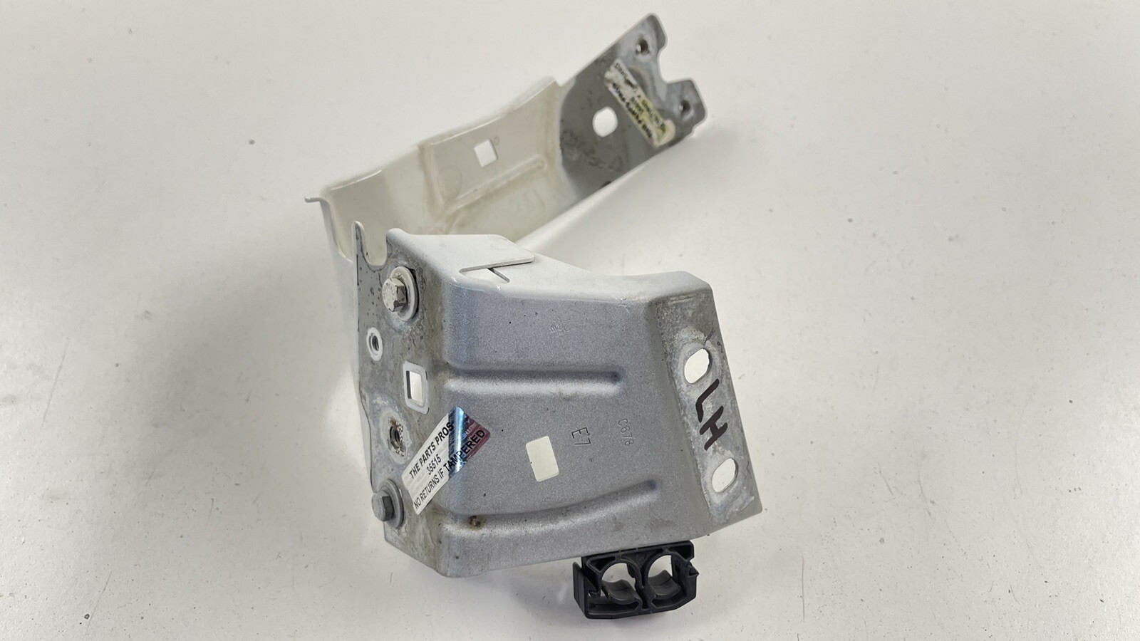 14-23 MASERATI QUATTROPORTE DRIVER LEFT FRONT FENDER BRACKET SUPPORT MOUNT OEM