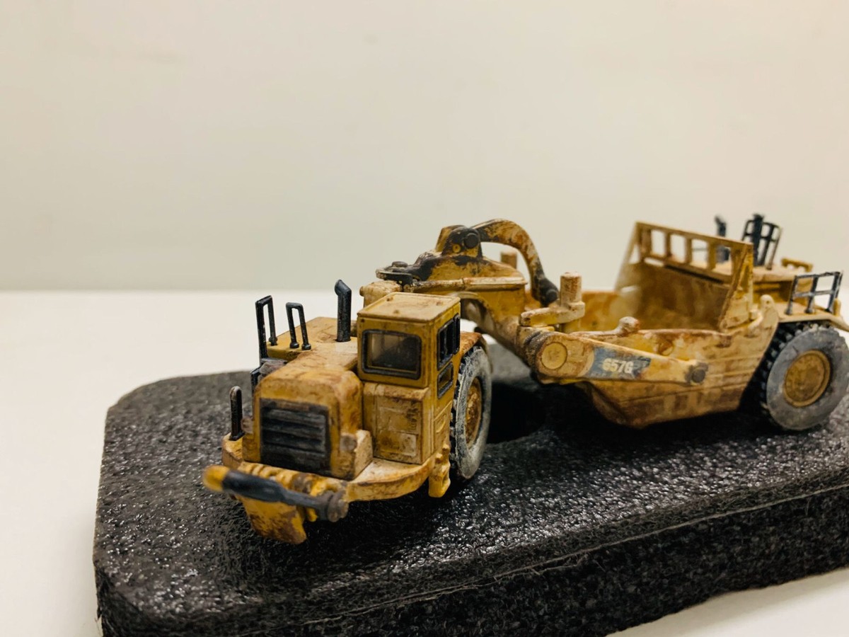 Cat 657G Wheel Tractor Scraper Muddy Edition 1/125 By DieCast