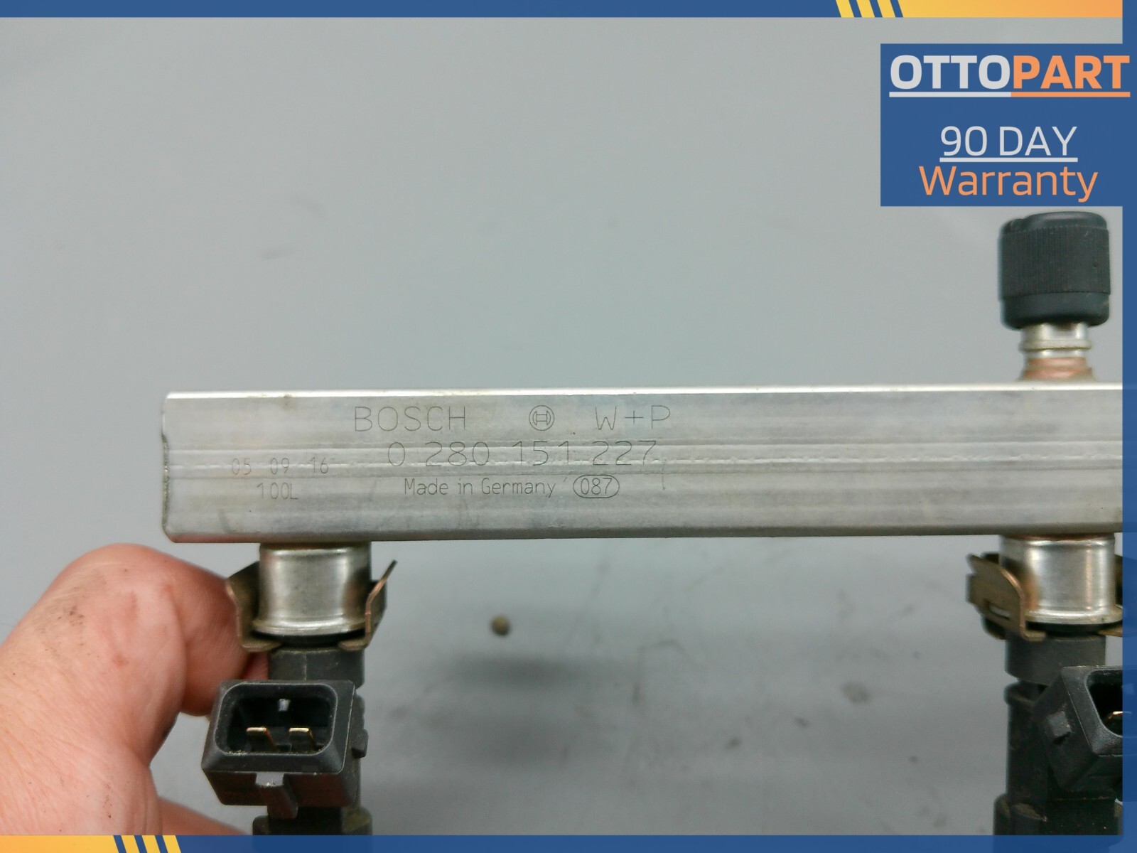 2003-2019 Maserati Quattroporte Right Fuel Injection Rail Line w/Injectors OEM