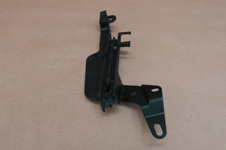 Кронштейн для крепления направляющей прокладки кабеля Triumph Thunderbird 2009-2019 годов выпуска - Изображение 4 из 4