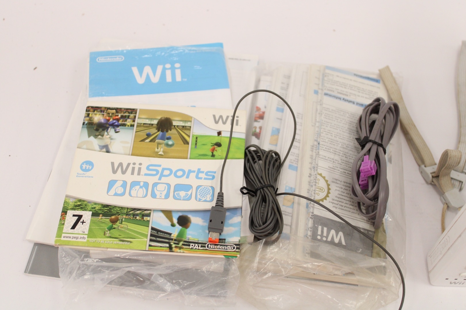 NINTENDO Wii Game Console Bundle Inc 2x Wiimotes, Nunchuck, 5x Games