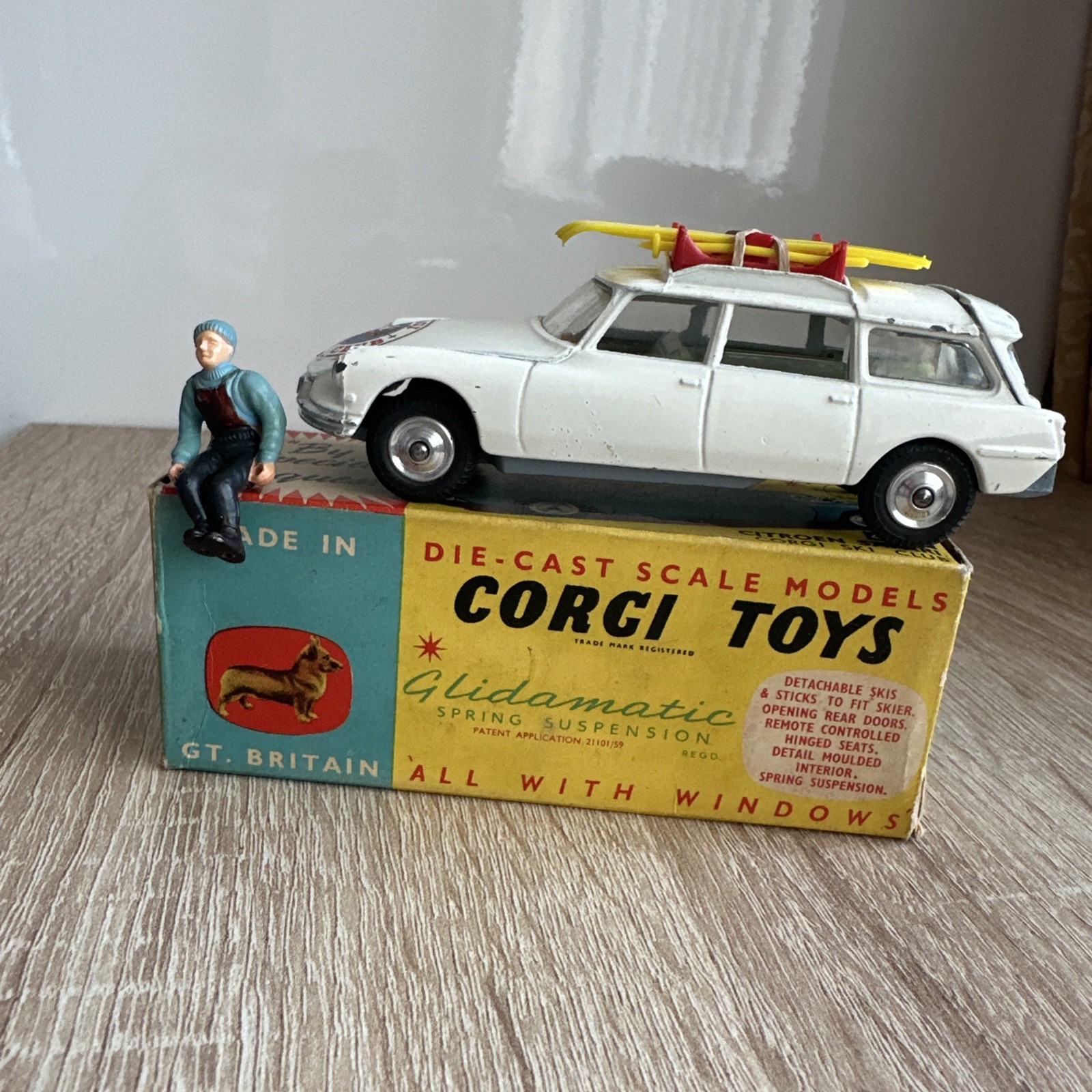 Citroën ID19 Break Safari - Corgi 1/43 for sale online