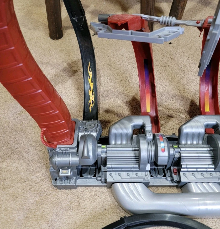 Hot Wheels Serpent Cyclone Playset Spiral Track - For Parts - Not Complete. - Image 2 of 4