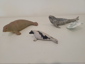COLLECTIBLE ANIMALS MAMMALS MANATEE GRAY WHALE HARP SEAL SAFARI LTD MONTEREY BAY