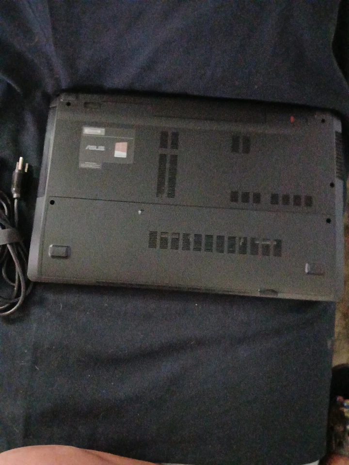 Asus X75A con cargador - Para piezas no funciona Foto 4 de 4