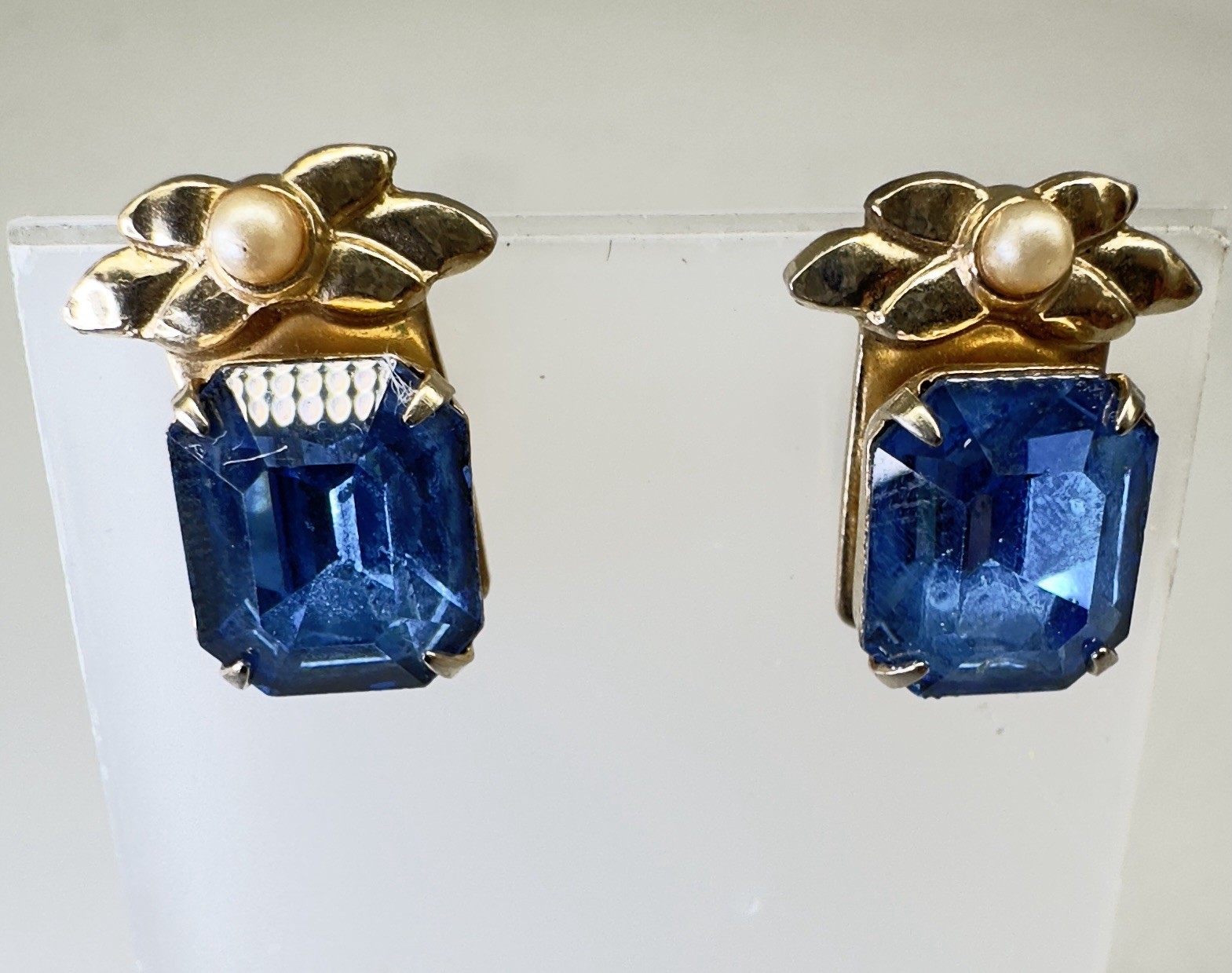 Vintage CORO 1950s Blue Rhinestone Prong Set Gold Tone Screw Back Earrings