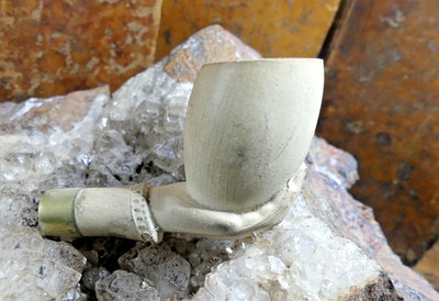 GAMBIER carved terracotta pipe No. 1590 ''right hand''