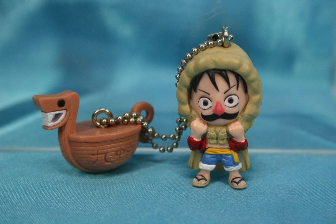 Toei Shueisha One Piece W P3 Mini Figura Llavero Mono D Luffy Kuja Boat