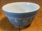 Vintage Pyrex Blue Snowflake Garland Cinderella #401  1-1/2 Pint Mixing Bowl