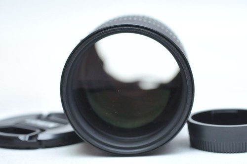 Nikon AF DC Nikkor 135mm f/2D Lens - Picture 3 of 4