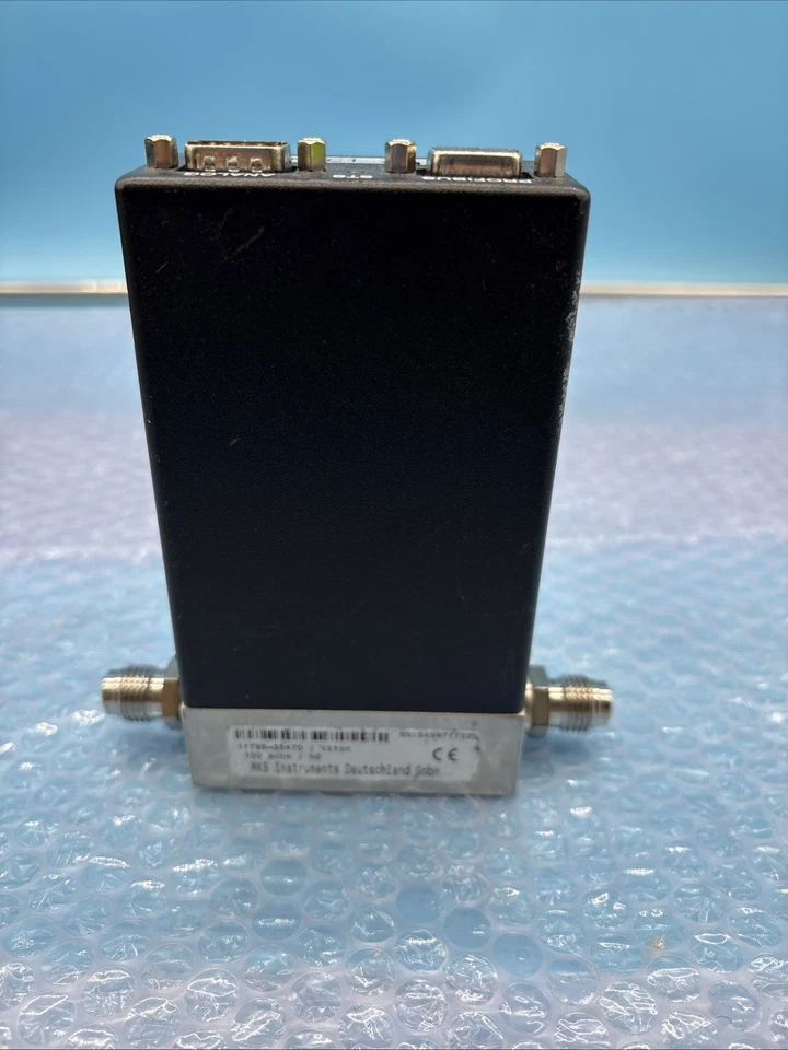 MKS Instruments 1179B-25470 Viton Mass-Flo Controlador Rango 100SCCM Gas N2 Usado Foto 2 de 3