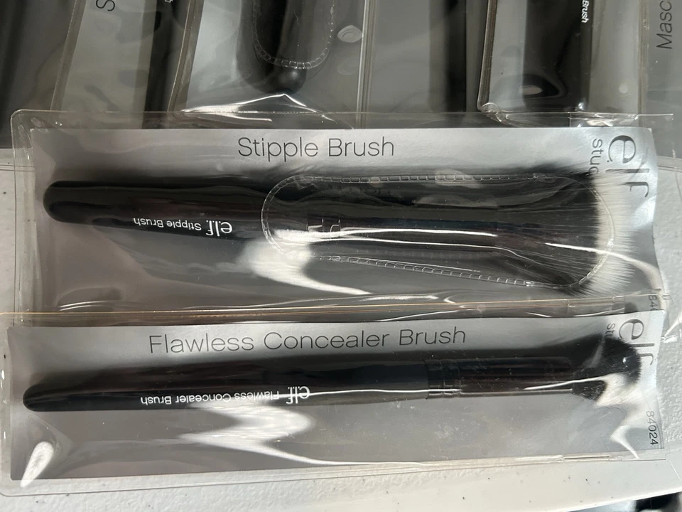 LOT 16 ELF Cosmetic Items: Lashes/Eye & Face Brushes/Liner - Image 2 of 4