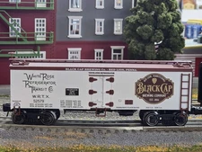 Ready Made Trains (RMT) 86199-151 O Scale 36' Wood Side Reefer Car Black Cap Bre