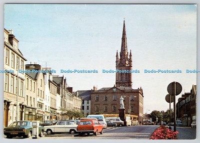 L342172 Montrose Angus High Street Hume Statue und Pfarrkirche J Arthur Dixon