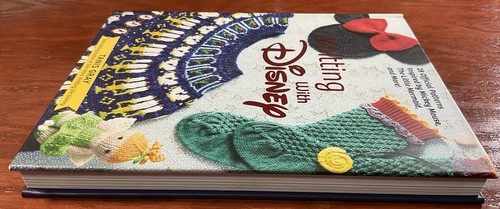 Knitting with Disney: 28 Official Patterns Inspired by Mickey Mouse - Picture 4 of 8