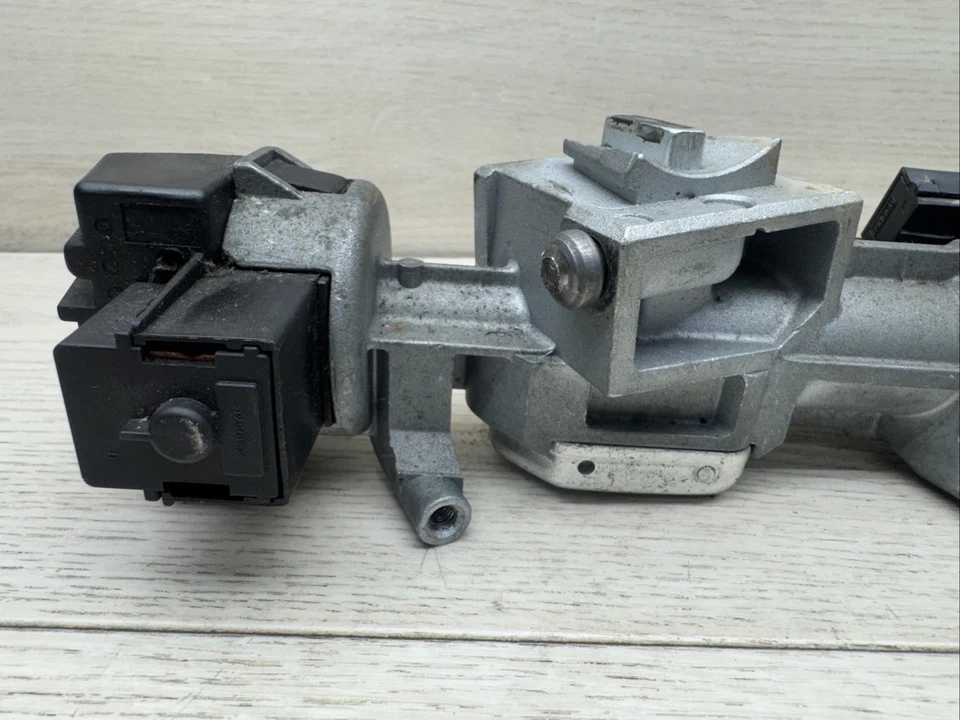 Ford Explorer Sport Trac 2005-2010 interruptor de cilindro de encendido con llave OEM Foto 3 de 4