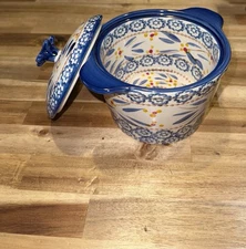 TEMP-TATIONS Presentable Ovenware with lid, by Tara Old World