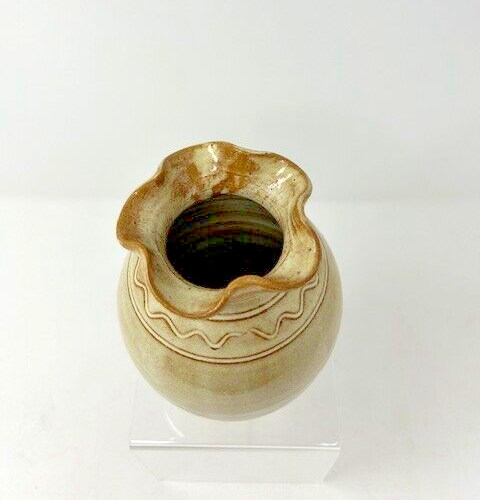 Signed 1996 Owens/Bolick Pottery Beige Vase w/ Ruffled & Etched Top- 6" Tall - Picture 8 of 8